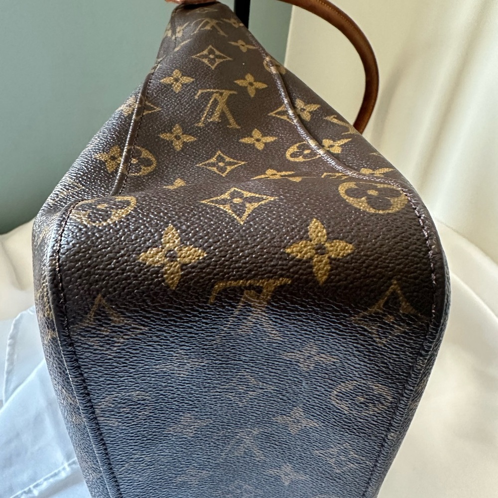 Authentic Gorgeous LV Loop Monogram Shoulder MM bag 🫧🫧🫧 CLEAN - Picture 4 of 7